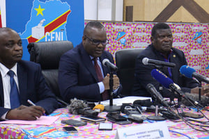 Corneille Nangaa, président de la Ceni (milieu), le 6 janvier 2019 à Kinshasa. © Trésor Kibangula/JA