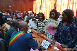 Le collectif des associations féministes à l’Assemblée nationale guinéenne, le 30 décembre 2018, pour réclamer l’abrogation de la légalisation de la polygamie. © DR / Collectif « Pas Sans Elles »