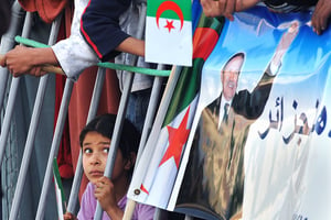 À Béchar, lors d’une manifestation de soutien au candidat Abdelaziz Bouteflika, en mars 2009. © FAYEZ NURELDINE/AFP