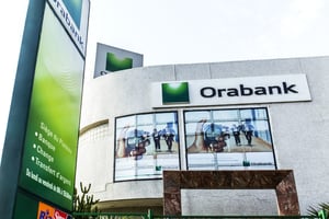 Façade de la banque Orabank, Abidjan, Côte d’Ivoire. Mars 2016 © Jacques Torregano pour JA