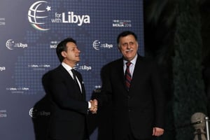 Fayez al-Sarraj. président du Conseil libyen, avec le Premier ministre italien, Giuseppe Conte, à la Conférence de Palerme, le 12 novembre 2018. © Antonio Calanni/AP/SIPA