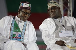 Muhammadu Buhari, à gauche, et Atiku Abubakar, à Lagos, en octobre 2014. © Sunday Alamba/AP/SIPA