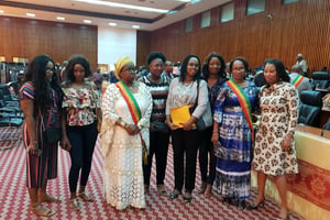 Le collectif des associations féministes à l’Assemblée nationale guinéenne, le 30 décembre 2018, pour réclamer l’abrogation de la légalisation de la polygamie. © DR / Collectif « Pas Sans Elles »