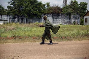 Un cadet de l’armée centrafricaine, en 2014. Depuis 2013, l’ONU a imposé au pays un embargo sur les armes et munitions. (Image d’archive) © Jerome Delay/AP/SIPA