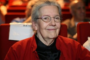 Josette Audin, le 21 juin 2007 à Paris, lors de la cérémonie de remise du prix Audin de mathématiques pour les cessions 2006 et 2007. © AFP