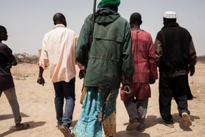 Des miliciens Koglweogo, en 2016 dans le sud de Ouagadougou (image d’illustration). © Théo Renaut pour J.A.