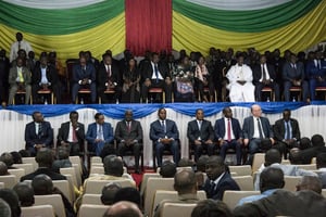 Les 14 groupes armés et le gouvernement ont apposé leur signature au bas du texte consacrant la paix et le vivre ensemble, ce 6 février 2019 à Bangui, en présence de la communauté internationale. © Flickr/CC/UN/MINUSCA – Herve Serefio