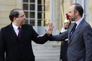 Le chef du gouvernement tunisien Youssef Chahed (à g.) et son homologue français Édouard Philippe, jeudi 14 février à Paris. © Francois Mori/AP/SIPA