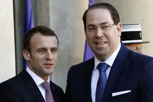 Le président français, Emmanuel Macron, et le chef du gouvernement tunisien, Youssef Chahed, à Paris, le 15 février 2019. © Christophe Ena/AP/SIPA