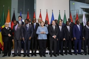 Angela Merkel les chefs d’Etat africains lors du « Sommet du G20 sur l’investissement : les entreprises allemandes et les pays du Compact with Africa ». © Markus Schreiber/AP/SIPA