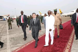 Nicolas Sarkozy et Alpha Condé, le 21 février à Conakry. © DR / Visionguinée