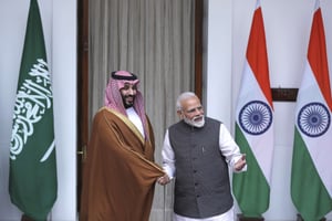 Le Premier ministre indien Narendra Modi (à d.) recevant le prince héritier saoudien Mohamed Ben Salman, le 20 février 2019 à New Delhi. © Manish Swarup/AP/SIPA