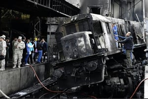 Au moins 20 personnes ont été tuées mercredi 27 février à la gare centrale du Caire, à la suite d’un accident de train ayant provoqué un important incendie. © Khaled DESOUKI/AFP