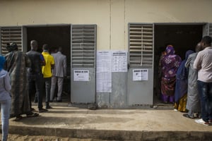 Dans un bureau de vote de Dakar, le 24 février 2019. © Jane Hahn/AP/SIPA