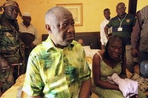 Laurent Gbagbo et son épouse Simone lors de leur arrestation à Abidjan, le 11 avril 2011. © Aristide Bodegla/AP/SIPA