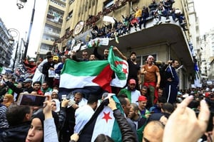 Des manifestants contre la candidature du président Abdelaziz Bouteflika à un cinquième mandat, vendredi 8 mars à Alger © Toufik Doudou/AP/SIPA