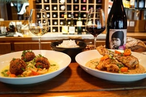 A Paris, le bar-restaurant Table Métis propose des plats végétaliens et des vins sud-africains. © Facebook Table Métis