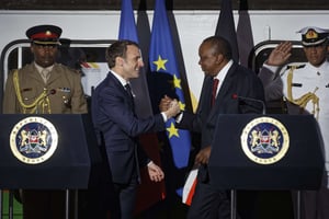 Emmanuel Macron et Uhuru Kenyatta lors d’une conférence de presse le © Ben Curtis/AP/SIPA