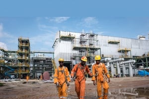 Le coût de la raffinerie Dangote, en construction à Ibeju Lekki, près de Lagos, au Nigeria, est évalué à 14 milliards de dollars environ. © Tom Saater/Bloomberg via Getty Images
