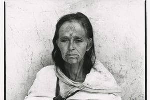 Femme algérienne © Marc Garanger, 1960, Musée Nicéphore-Niépce, ville de Chalon-sur-Saône