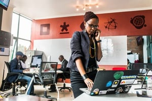 Juliana Rotich, l’une des créatrices du premier logiciel open source africain, Ushahidi, dans un centre d’innovation à Nairobi, au Kenya. © Waldo Swiegers/Bloomberg via Getty Images