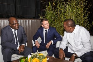 Félix Tshisekedi (à gauche), Emmanuel Macron et Uhuru Kenyatta, au Kenya, le 13 mars 2019. © PRKenya
