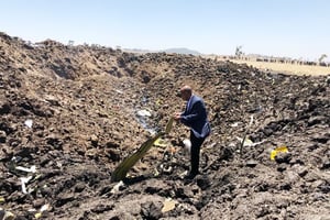 Tewolde GebreMariam sur les lieux du drame, près d’Addis-Abeba. © Ethiopian Airlines