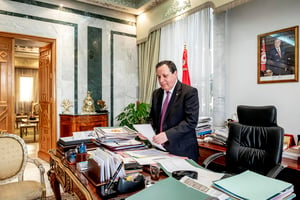 Le ministre des Affaires étrangères tunisien, Khemaies Jhinaoui, dans son bureau, le 19 mars à Tunis. © Nicolas Fauqué pour JA