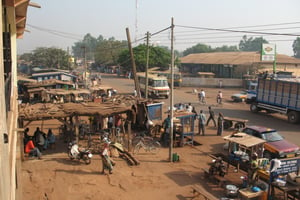 Une route de la ville de Yendi, au Ghana. © WikimediaCommons
