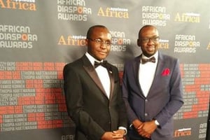 Ken Njoroge et Bolaji Akinboro, cofondateurs de la fintech Cellulant, élue « entreprise de l’année à la septième édition des African Diaspora Awards, le 3 décembre 2017 à New York. © Cellulant (Facebook)