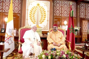 Le souverain pontife avec le roi Mohammed VI, le 30 mars, à Rabat. © MAP
