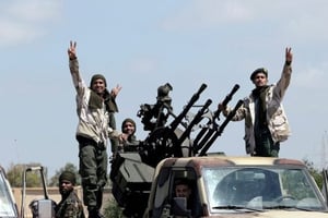 Des membres de l’Armée nationale libyenne (ANL) quittant Benghazi pour Tripoli, le 7 avril. © Esam Omran Al-Fetori/REUTERS