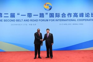 Le président kényan Uhuru Kenyatta et Xi Jinping, président chinois, à Pekin lors du second Belt and Road Forum for International Cooperation, le 27 avril 2019. © CHINE NOUVELLE/SIPA/1904281520