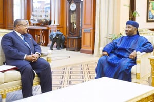 Le président Ali Bongo Ondimba et le Premier ministre Julien Nkoghé Békalé, lundi 29 avril 2019 à Libreville. © Présidence de la République Gabonaise.