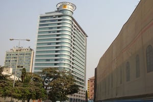 Immeuble de la Sonangol, à Luanda. © Chimpanz APe, Wikimedia Commons, CC BY 2.0