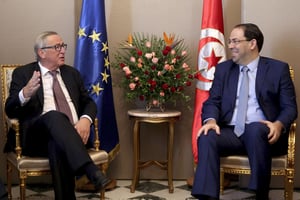 Le président de la Commission européenne, Jean-Claude Juncker (à gauche), avec Youssef Chahed à Tunis, le 26 octobre 2018. © Hassene Dridi/AP/SIPA