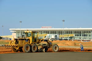 Réhabilitation de l’aéroport de Maputo / RAZEL Mozambique © Yves CHANOIT
