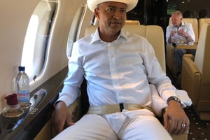 Moïse Katumbi, dans l’avion qui le ramène à Lubumbashi, le 20 mai 2019. © Jeune Afrique