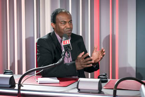 Gilles Dufrénot dans les locaux de RFI, à Paris, le 31 mai 2019. © François Grivelet pour JA.
