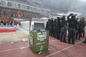 La cabine de l’assitance vidéo à l’arbitrage (VAR) ne fonctionnait pas lors de la finale retour de Ligue des champions d’Afrique, le 31 mai 2019 à Radès (Tunisie). © AFP