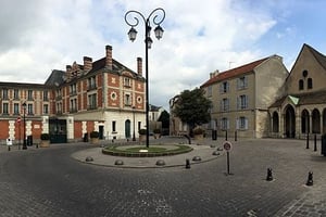La place d’Armes de Saint-Maur-des-Fossés (région parisienne), où se trouve la résidence de fonction de Alfred Nguini, le nouvel ambassadeur du Cameroun en France. © WIkimedia/CC