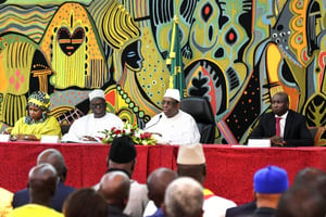 Moustapha Niasse et Macky Sall (ici entourés d’Innocence Ntap Ndiaye et Aly Ngouille Ndiaye, le 28 mai 2019, au palais présidentiel de Dakar) ne seront pas candidats en 2024. © SEYLLOU/AFP