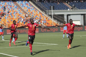 L’équipe d’Ouganda fête son premier but face à la RD Congo, le 22 juin 2019 au stade international du Caire. © Hassan Ammar/AP/SIPA
