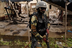 Un soldat du Bataillon d’intervention rapide (BIR), à) Buea, dans le Cameroun anglophone, en octobre 2018. Photo d’illustration. © REUTERS/Zohra Bensemra