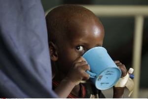 Le nombre d’enfants laissés sans protection dans les pays où les taux de mortalité sont les plus élevés a plus que triplé entre 2015 et 2016 (photo d’illustration). © Rebecca Blackwell/AP/SIPA