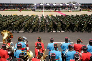 Des militaires congolais, lors du 50e anniversaire de l’indépendance de la RDC, le 30 juin 2010. © REUTERS/Christophe Licoppe