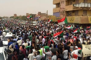 Des Soudanais manifestent à Khartoum contre le pouvoir militaire, le 30 juin 2019. © AFP