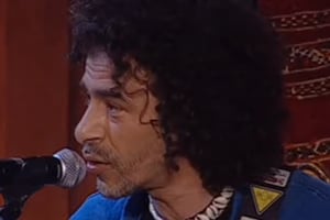Amazigh Kateb, le chanteur du groupe algérien Gnawa Diffusion. © YouTube/Ghoul Benghoul