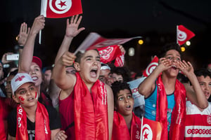 Les fans tunisiens fêtent la victoire de leur équipe. © Hassene Dridi/AP/SIPA