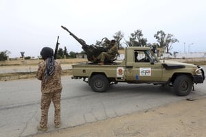 Des combattants alliés à Fayez al-Sarraj, en mai 2019 au Sud de Tripoli. © Hazem Ahmed/AP/SIPA